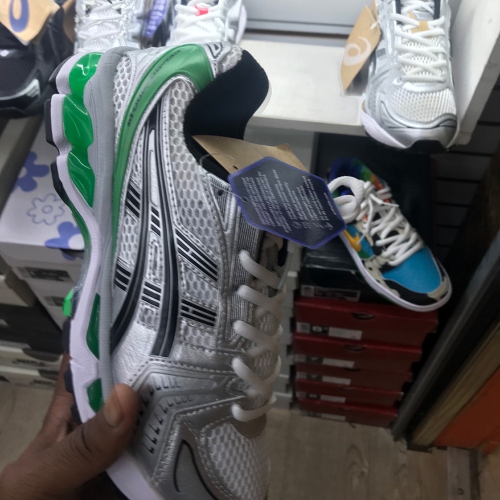 ASICS - Picture 4 of 4